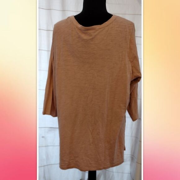 Torrid Distressed Keyhole T-shirt 3/4 Sleeve Size 3X - Picture 3 of 5